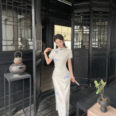 新しい中国風のチャイナドレス2025新しいスタイルは、夏にドレスを着て仕事に着用できます、美しい若々しいスタイル、デイリースリムフィット女性