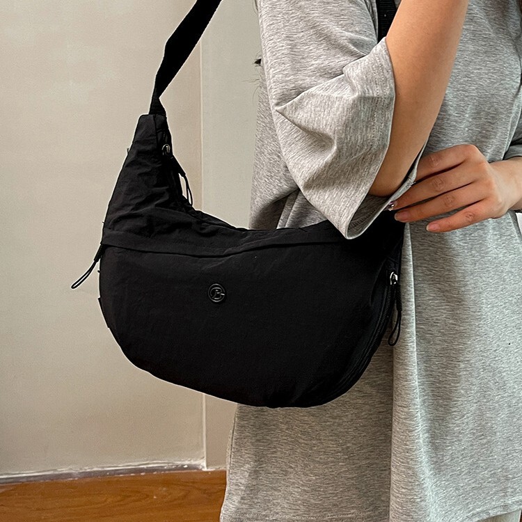 Casual and Fashionable Waterproof Nylon Bag for Women 2025 New Style Lightweight and Comfortable Large Dumpling Bag Versatile Shoulder Crossbody Bag