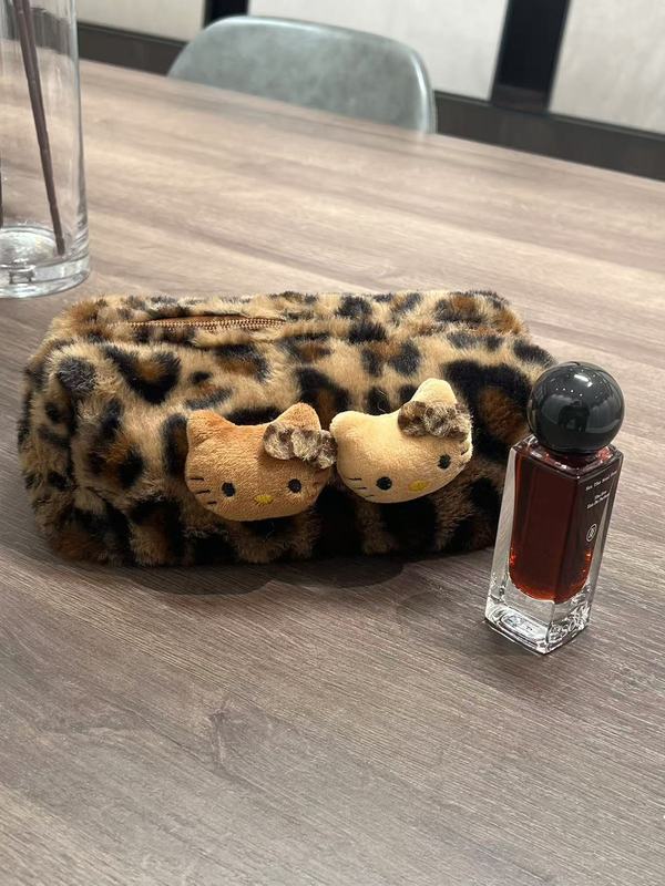 インスタ風ヒョウ柄キティぬいぐるみ化粧ポーチ、女性用トラベルハンドバッグ、洗面用具入れ、大容量収納バッグ、インスタトレンド商品|undefined