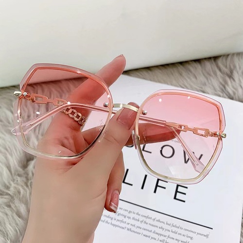 New frameless, beveled-edge diamond-studded sunglasses—Korean-style, fashion-forward, oversized sunglasses with ocean-lens design—wholesale online celebrity glasses.