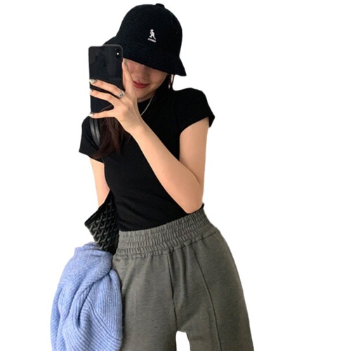 Trendy, ultra-popular, figure-flattering solid-color sweet-cool short-sleeve shirt—perfect for summer in a stylish light gray shade.