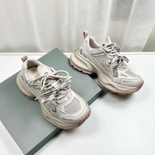 �¿����ϵ�ЬŮ2025������ɫ�ٴ�ƴ�ӕr�п�͹��������e�\��Ь