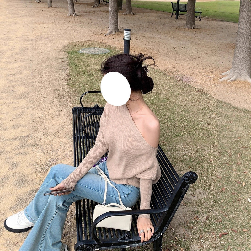 7668辣妹炸街设计感小众露肩针织衫女不规则斜肩慵懒蝙蝠袖上衣秋|undefined