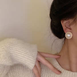 巴洛克珍珠耳钉女2022年新款潮小众设计感高级耳环复古冷性风耳饰