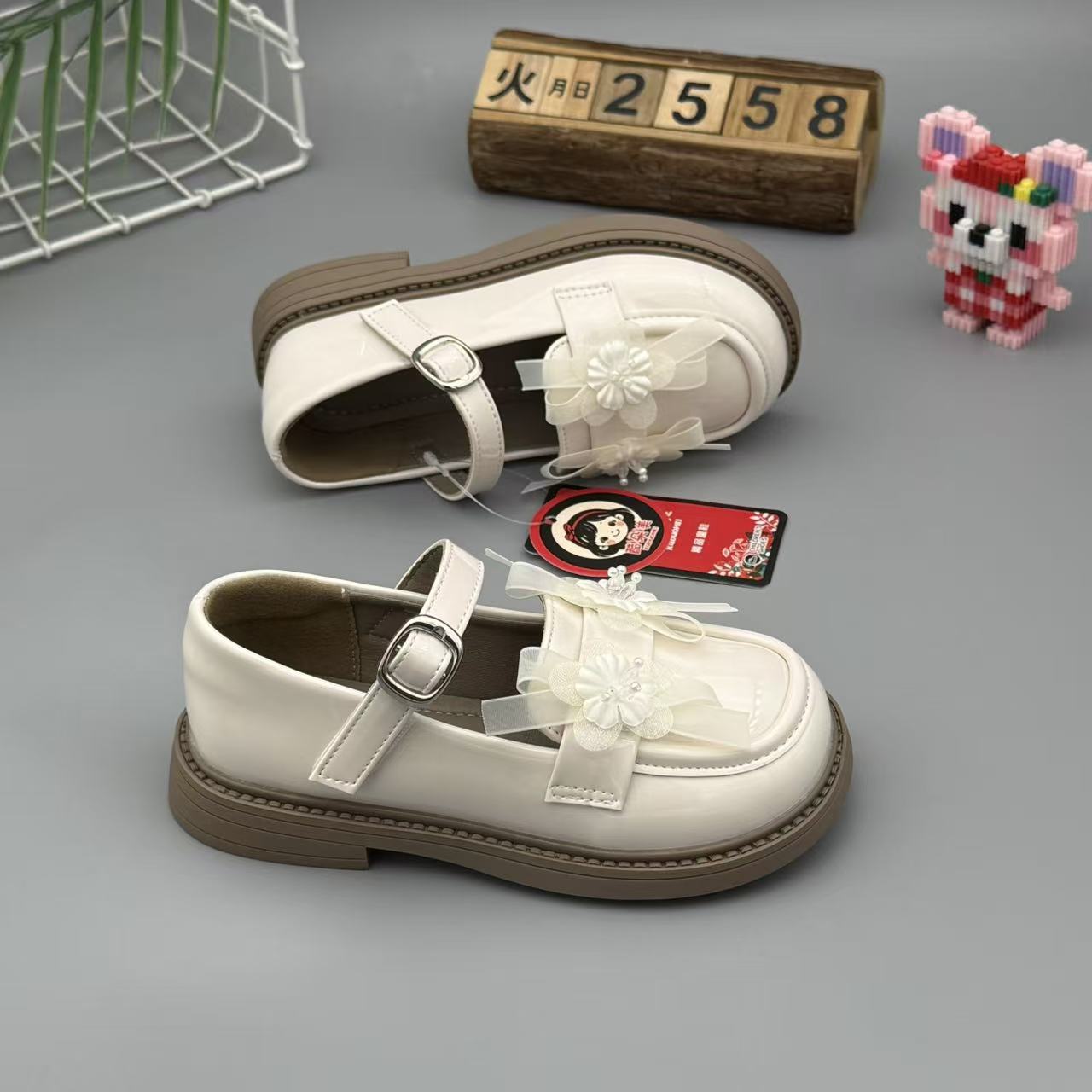 2025 Autumn New Princess Shoes Performance Flower Ribbon Korean Style Small Leather Shoes Girls' Shoes Small and Medium Children's Square Mouth Shoes