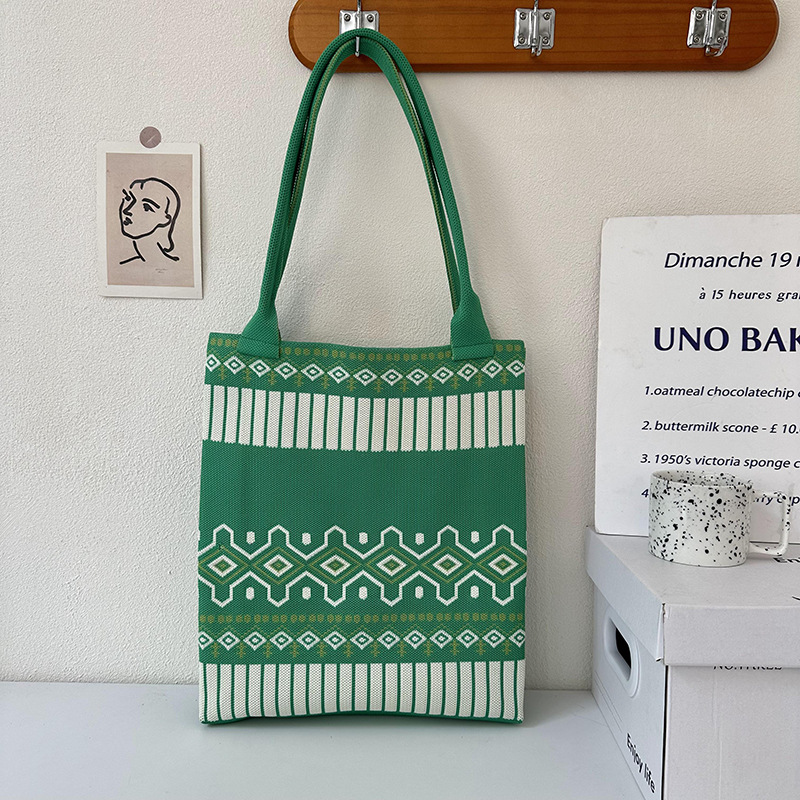 Geometric rhombus green