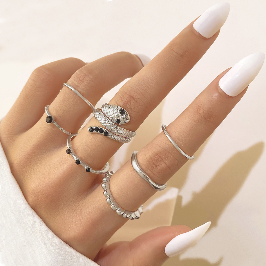 Set di anelli minimalisti impilabili con zirconi per donna_voghion.com