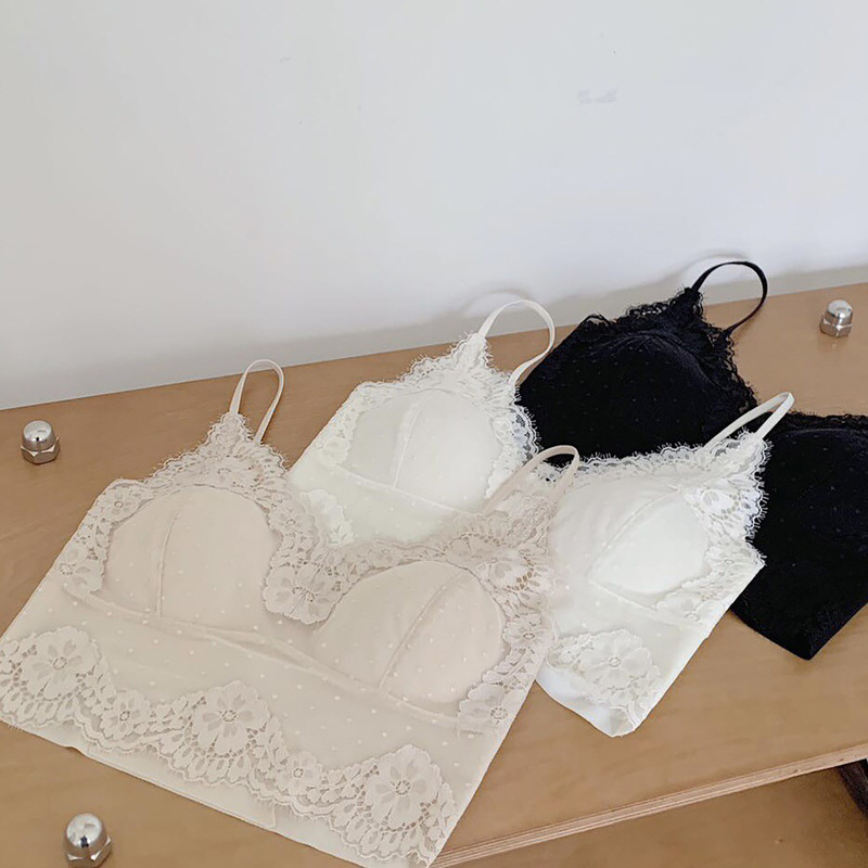 French-style lace camisole with built-in bra pads, no need to wear a separate bra, summer thin new style, can be worn as an inner layer or outer top French-style lace camisole with built-in bra pads, no need to wear a separate bra, summer thin new style, can be worn as an inner layer or outer top