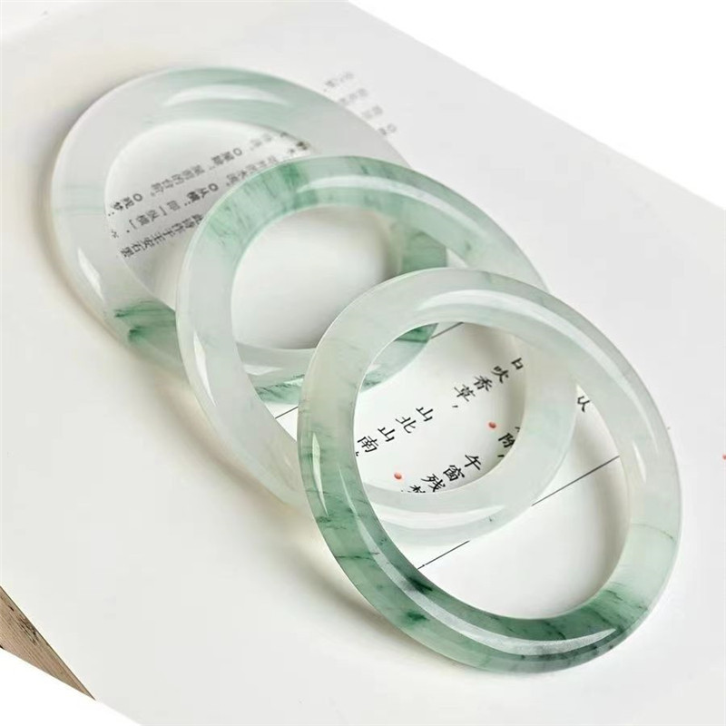 Natural Tianshan emerald bracelet, golden jade round strips, floating green, high ice and transparent round strips, jade bracelets, beauty bracelets wholesale