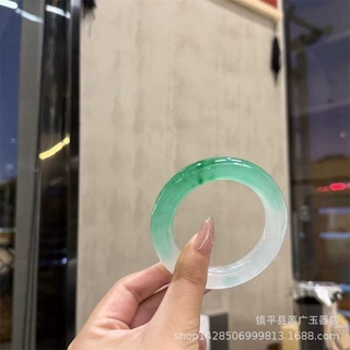 新中式翡翠色缅甸高档冰种石英岩手镯糯种贵妃浅绿飘花玉手镯