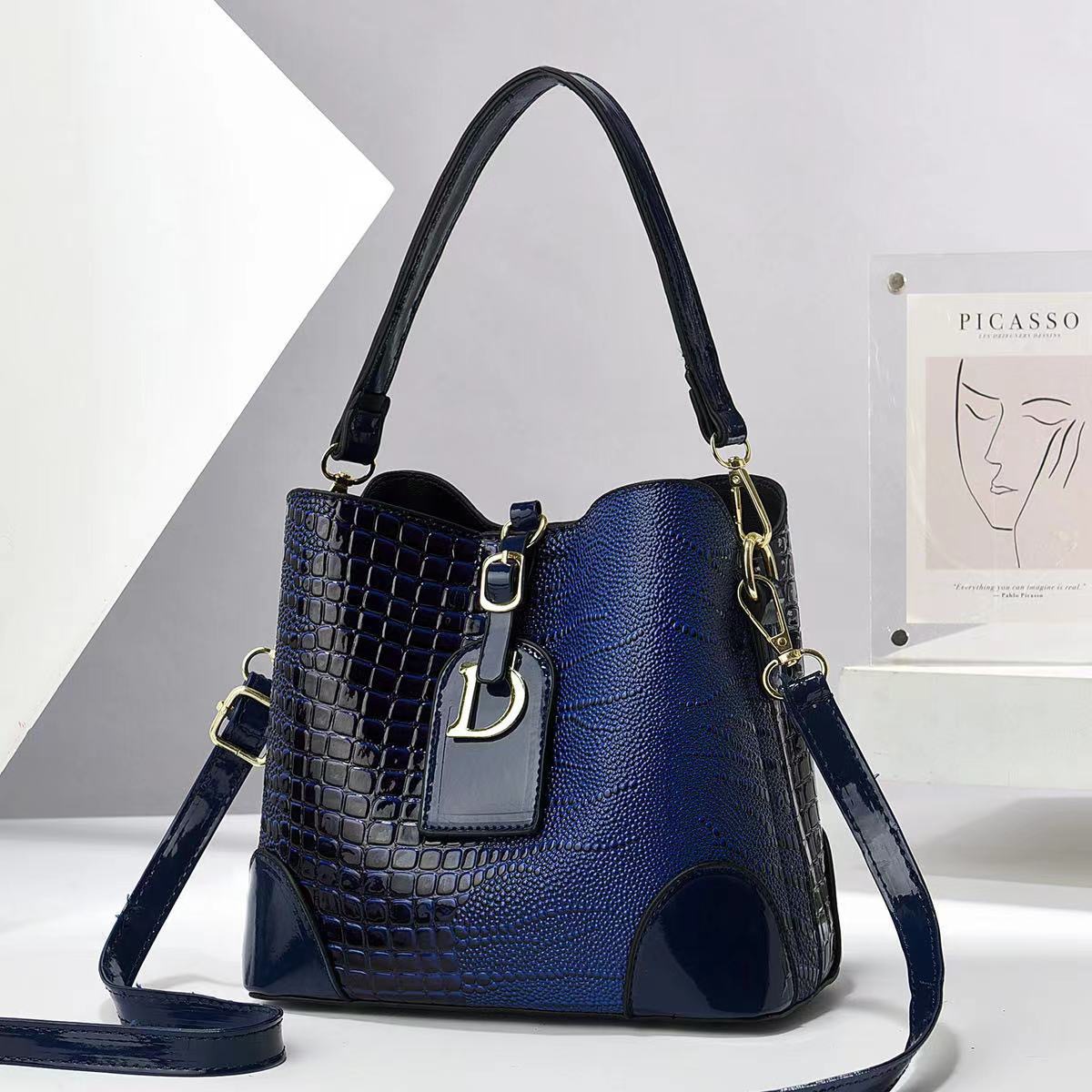 Business, Daily, Shopping Occasion Women's Pu Leather Solid Color Crocodile Classic Style Sewing Thread Bucket Zipper Crossbody Bag