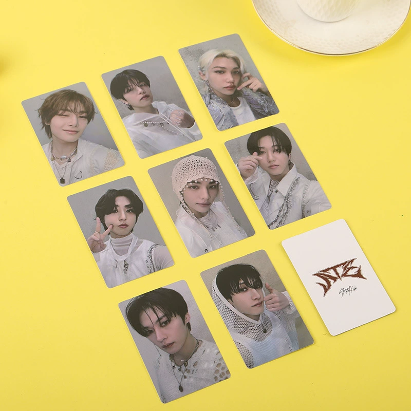 Фотокарточка (STRAY KIDS) компактная карточка, ламинированная 5,4 × 8,6 см, коллекционные варианты