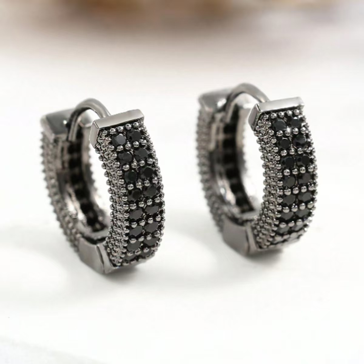 Moda europea y americana, botones de oreja de circonita con microincrustaciones, nuevos pendientes de personalidad transfronterizos, pendientes populares unisex