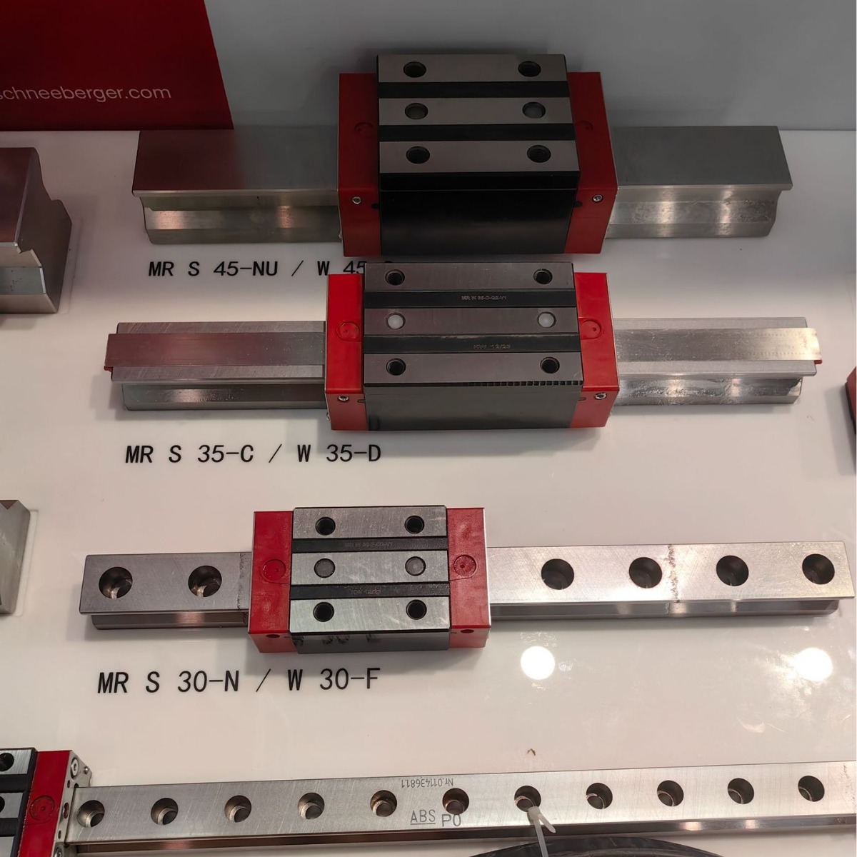 施耐博格防尘导轨MR45-A4-2097.5-C-25-25-G1-V3-GP+MAC+EST