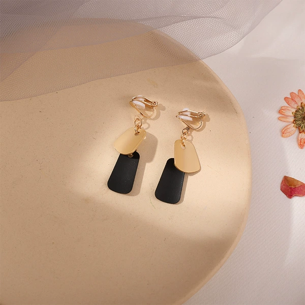 32# Double Color Spiral Ear Clip