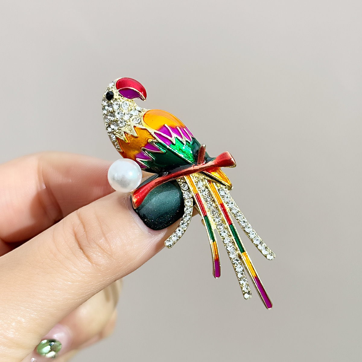 New simulation parrot brooch fashion luxury enamel pearl bird collar pin personality accessories corsage women