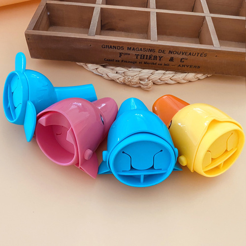 Maternity and baby supplies 7 children's cartoon animal hand washers to assist baby's hand washing sink faucet extender