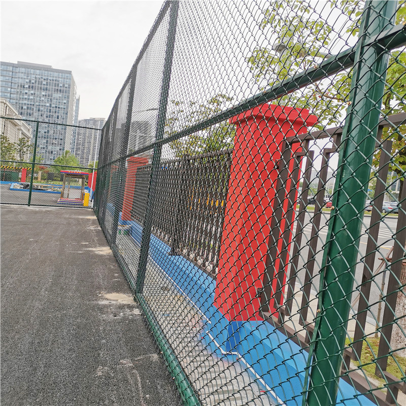 江西实体厂家球场围网体育运动场网球篮球场铁丝防护栏围栏现货