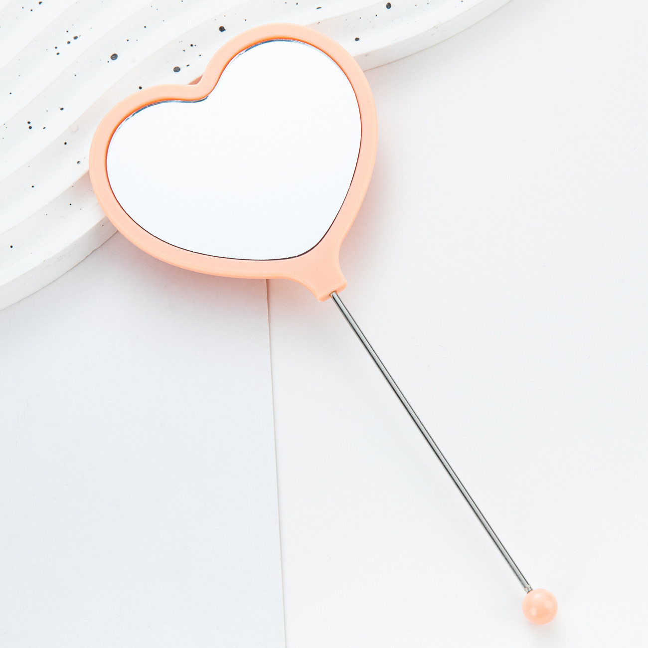 Espejo pequeño con cuentas de bricolaje de amor multicolor Espejo portátil de alta definición Espejo de mano con mango para niñas Espejo de maquillaje
