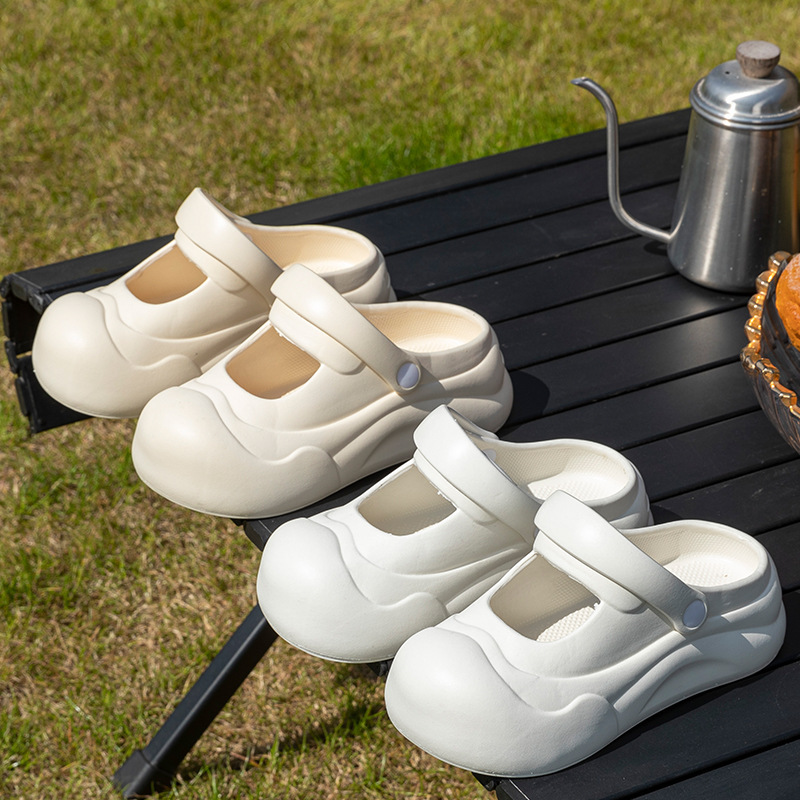 Summer Crocs-style slippers platform