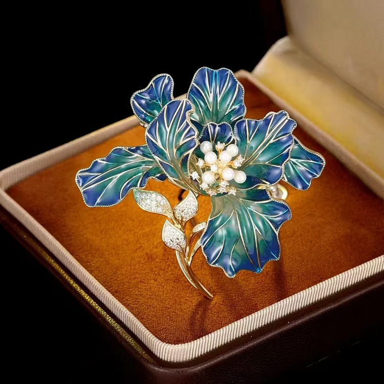 Chinese-Style Enamel Large Flower Brooch with a High-End Luxury Feel, Featuring Micro-Inlaid Zirconium Pearl, Elegant and Sophisticated Brooch
