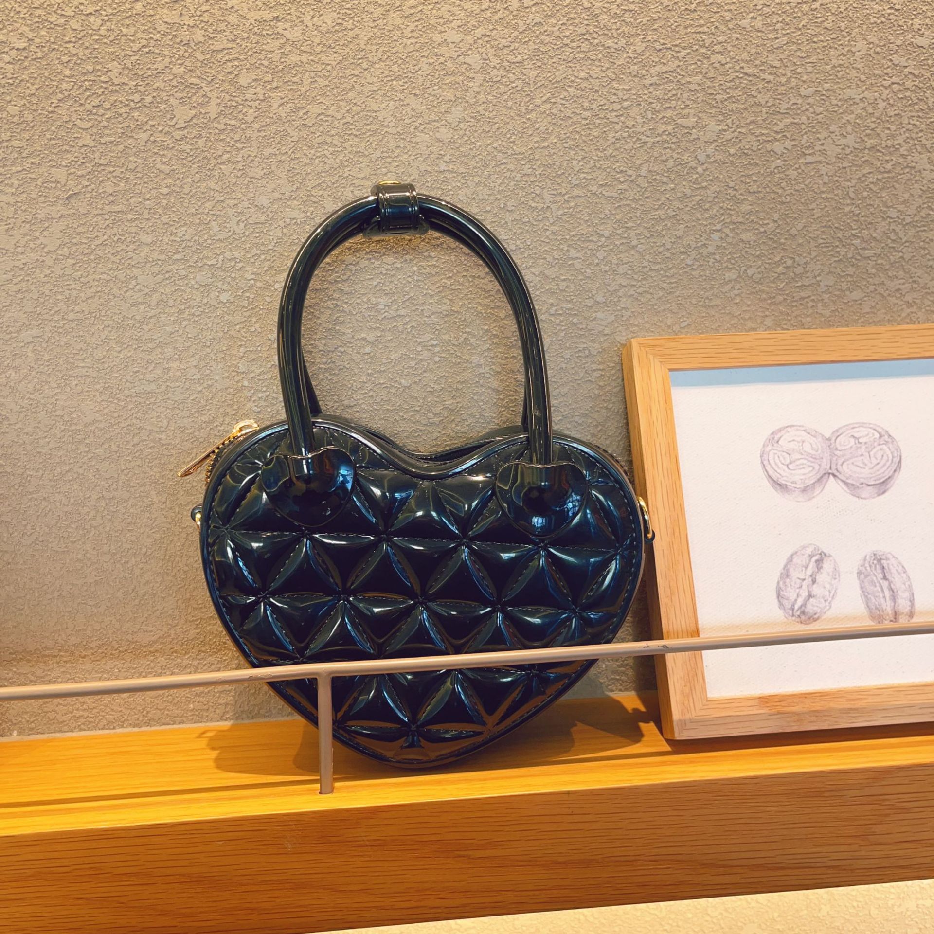New PVC jelly bag for early spring 2025, heart-shaped hand-held small bag, diamond-shaped single-shoulder crossbody ladies' bag, sweet small bag undefined