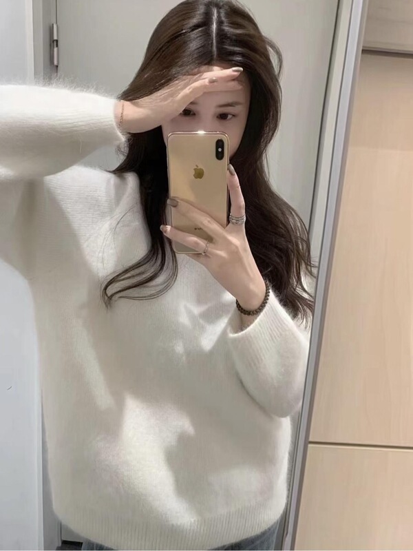 Cream White ~ Milky Fufu Soft and Waxy White Knitwear for Women, Loose and Relaxed, Slimming Look Round Neck Top, Thickeneded