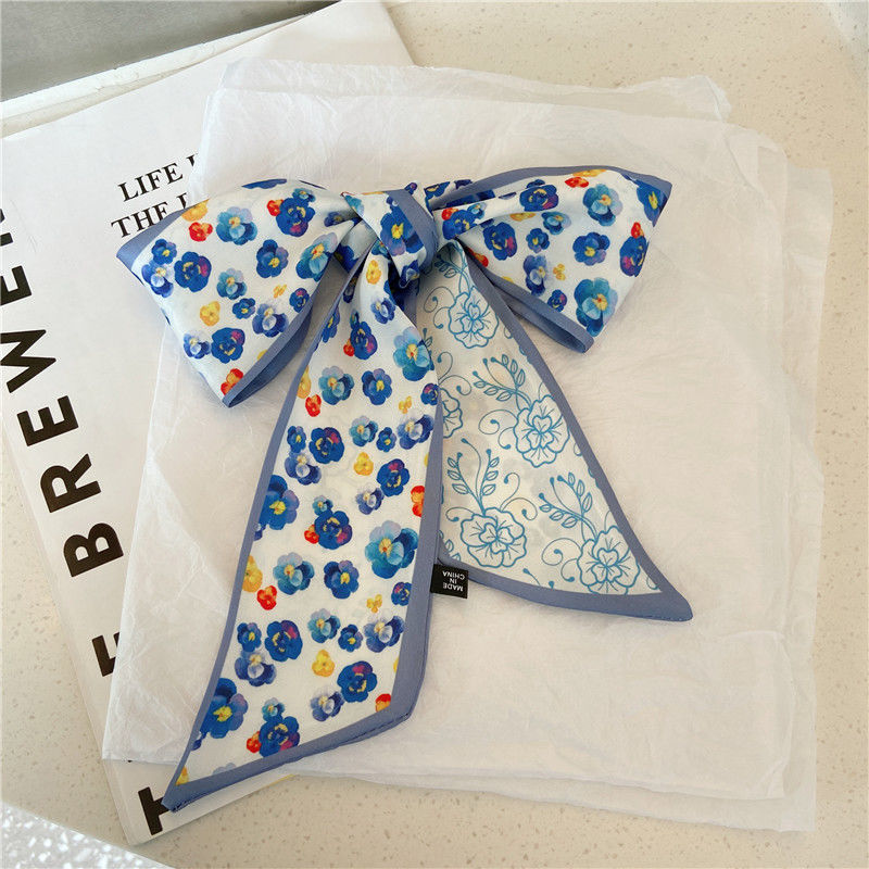 синий цветок сливы