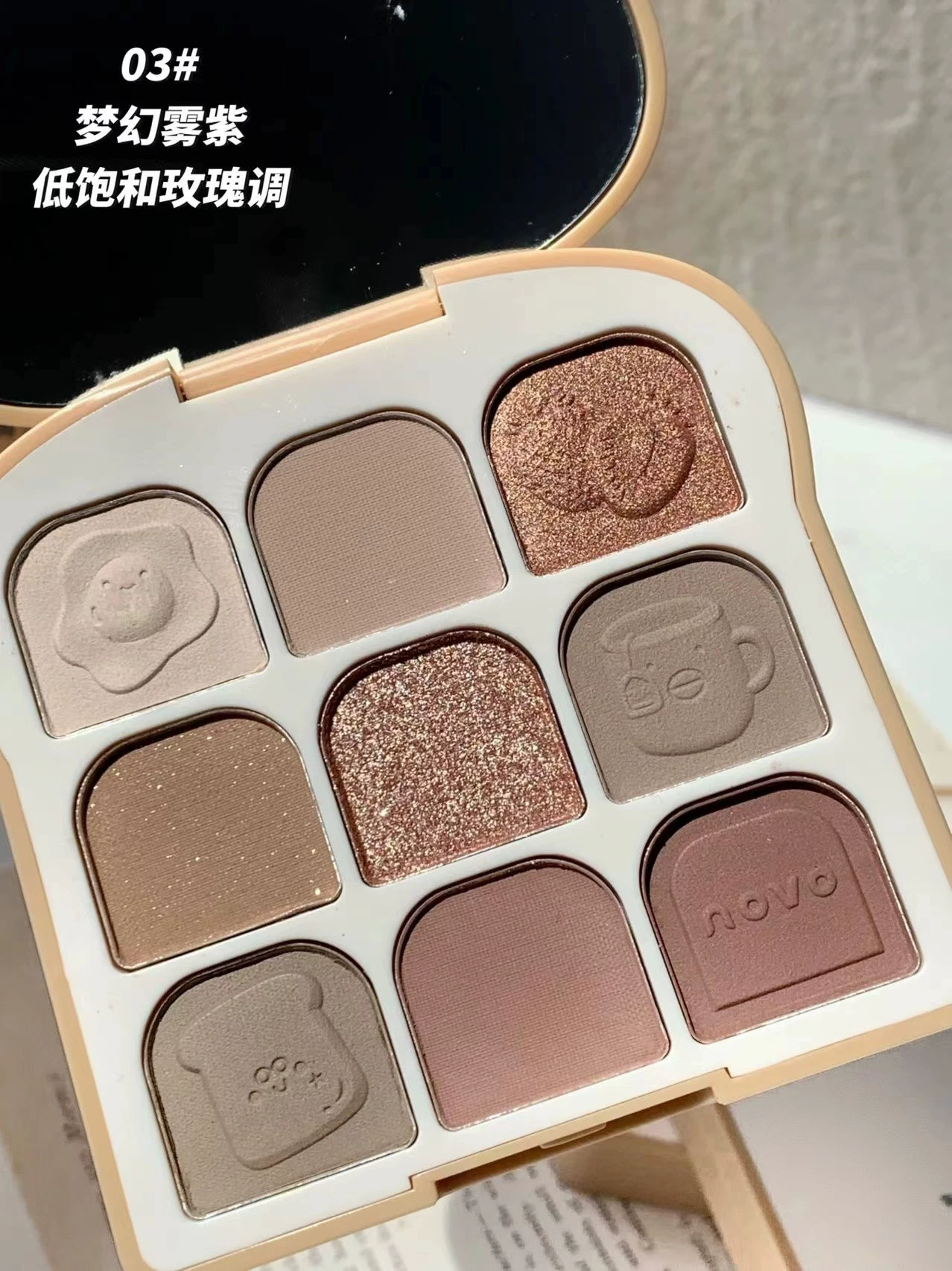 NOVO Eyeshadow palette, multicoloured eye shadow, face blush