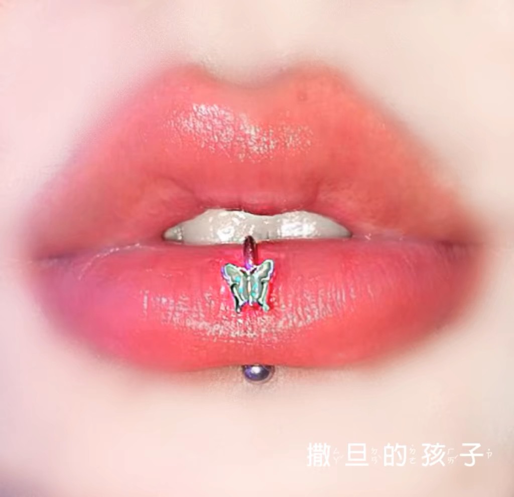 Silver pointed spike labret stud material detail