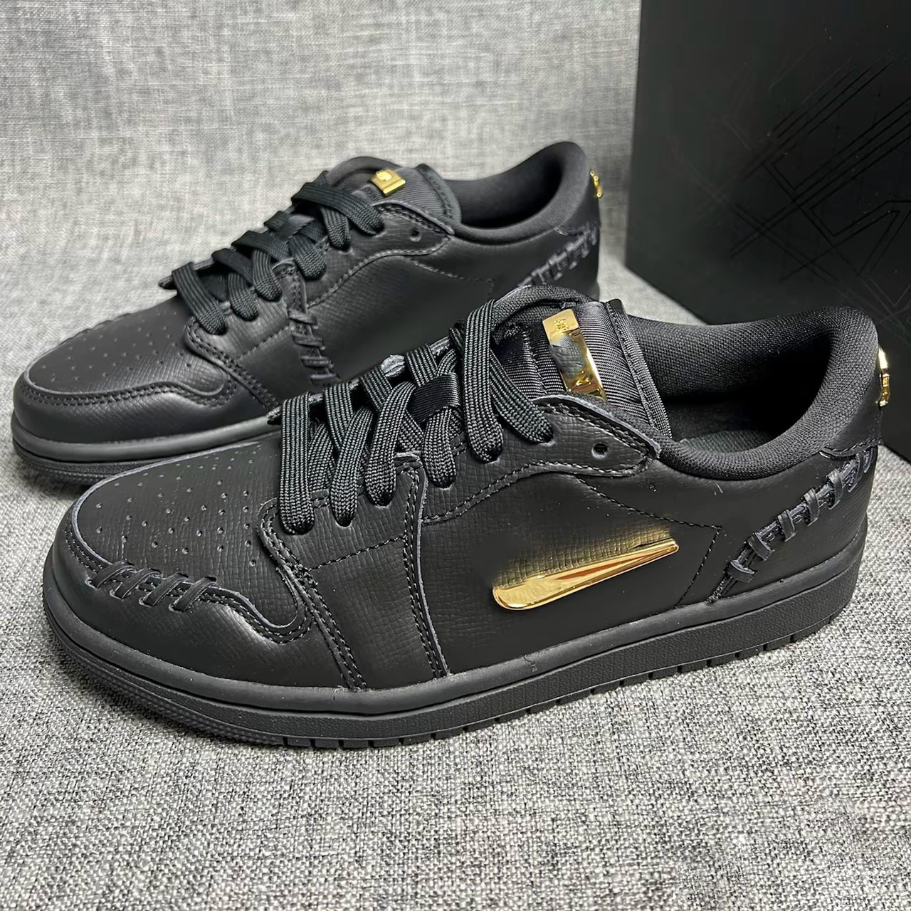 Pure Original Joe 1Low Black Cat Small Gold Hook Woven Casual Sports Board Shoes Men's and Women's Retro Basketball Shoes Metallic Grey Black Gold