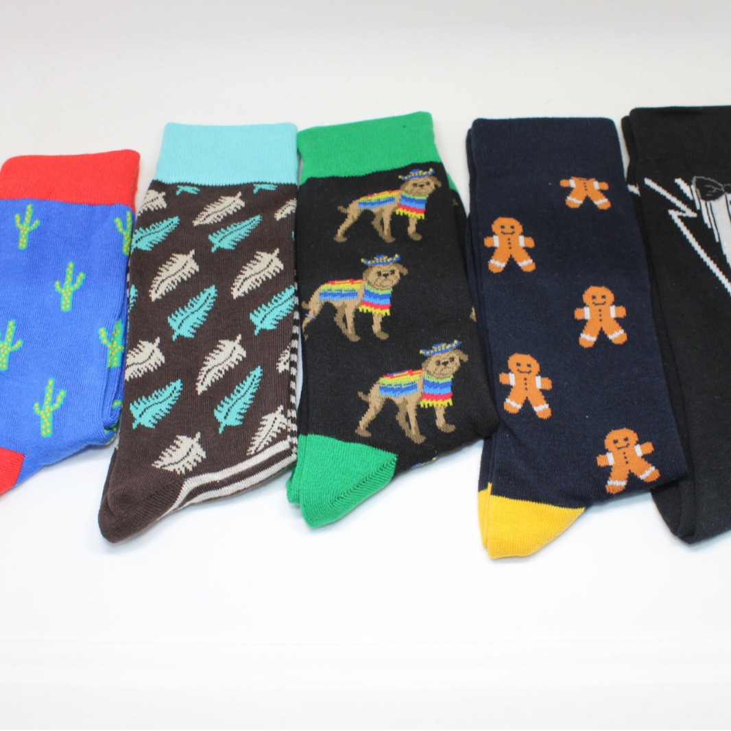 Calcetines creativos de algodón de los hombres de fábrica personalidad a media pierna personalidad transfronteriza de dibujos animados femeninos personalidad al por mayor calcetines animales de estilo europeo y americano