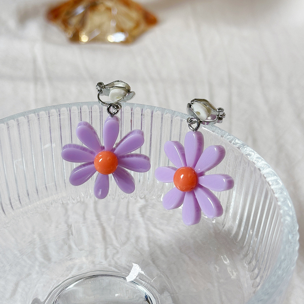 Versión coreana del temperamento de camelia, sin orejas perforadas, pinza para la oreja, flor de perla, tablero de ajedrez, pinza para la oreja triangular con diamantes, pendientes de nicho para mujeres