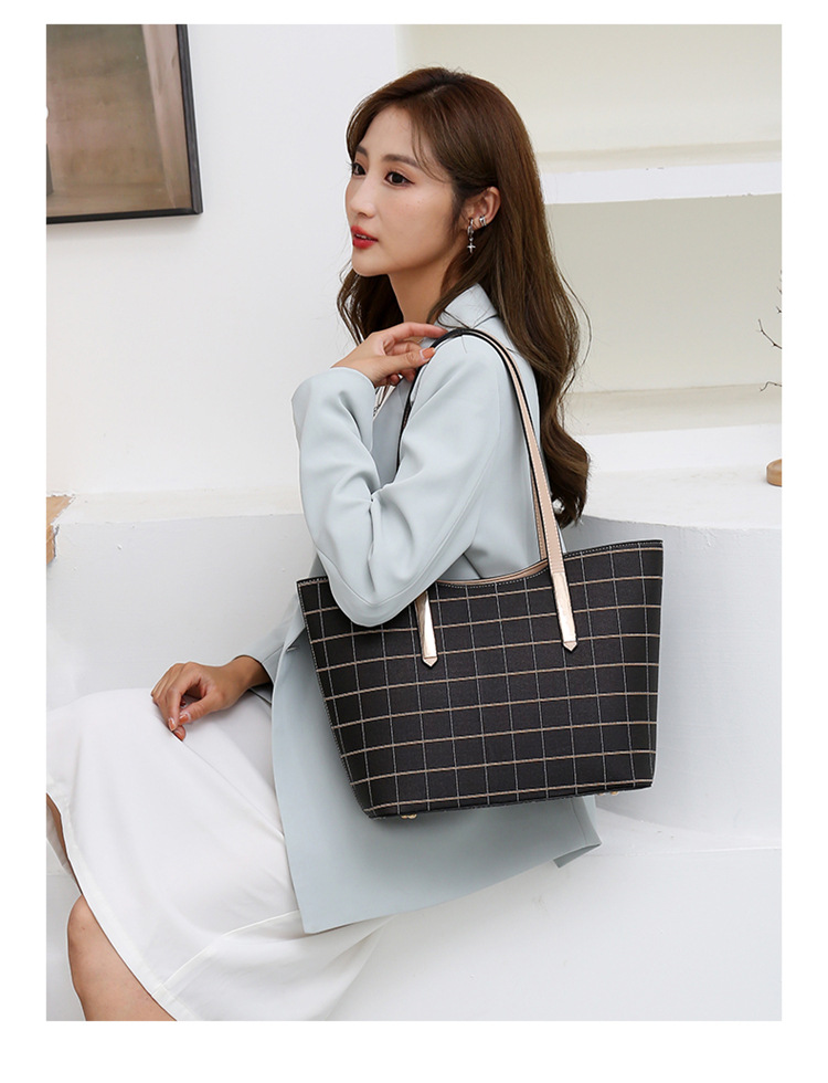 Women's Medium All Seasons Pu Leather Solid Color Fashion Square Zipper Bag Sets display picture 5