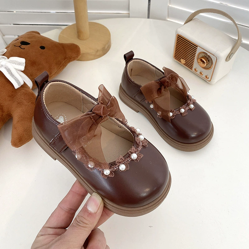 Маленькие кожаные туфли для девочек сплошной цвет 2025 весна и осень новая детская обувь с бантом принцессы на мягкой подошве кружева детская обувь оптом