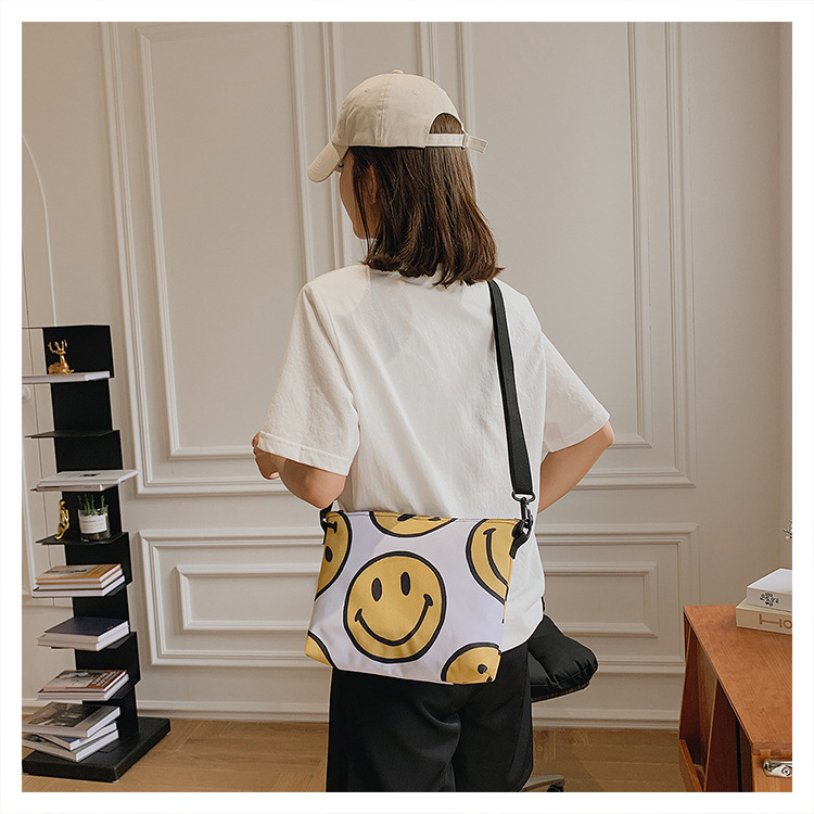 Wholesale Large Capacity Smiley Face Pattern Shoulder Canvas Bag Nihaojewelry display picture 12