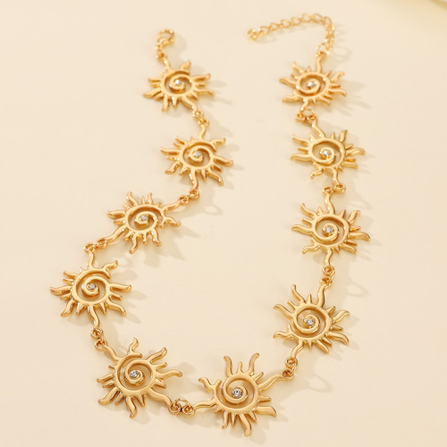 European and American Ethnic-Style Threaded Sunflower Totem Necklace for Women – Vintage, Minimalist, Sun-Punk Style Neck Accessory