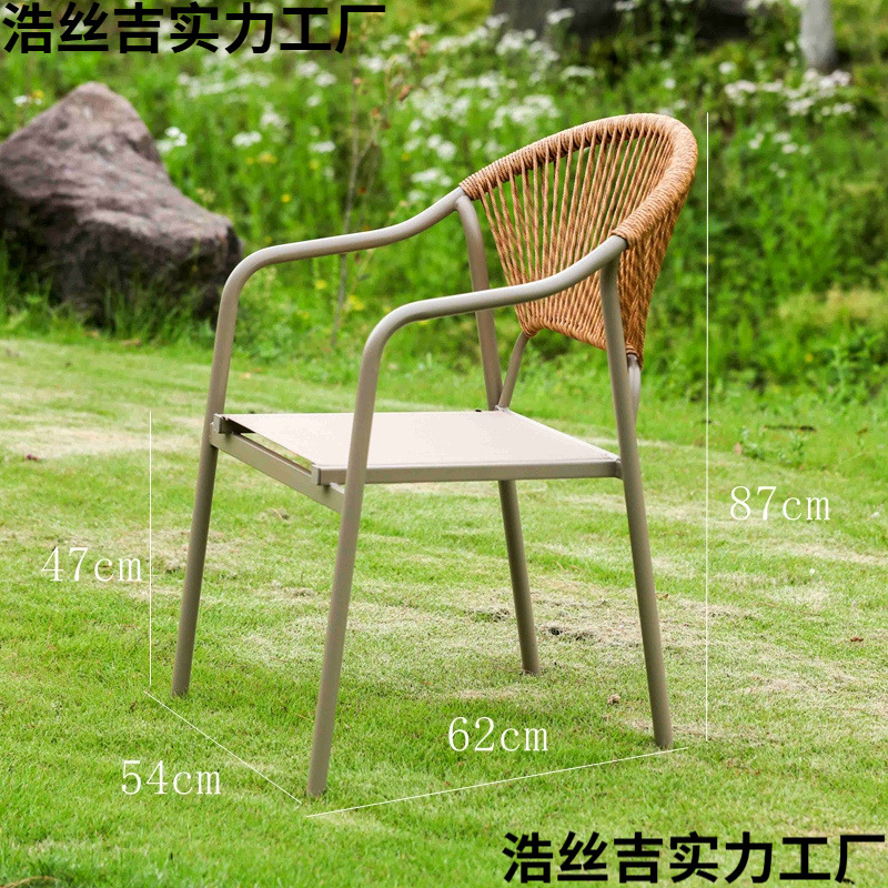 Una silla de proceso de tejido de tela de Ratán (dos a partir del cabello) y una silla de proceso de tejido de ratán.