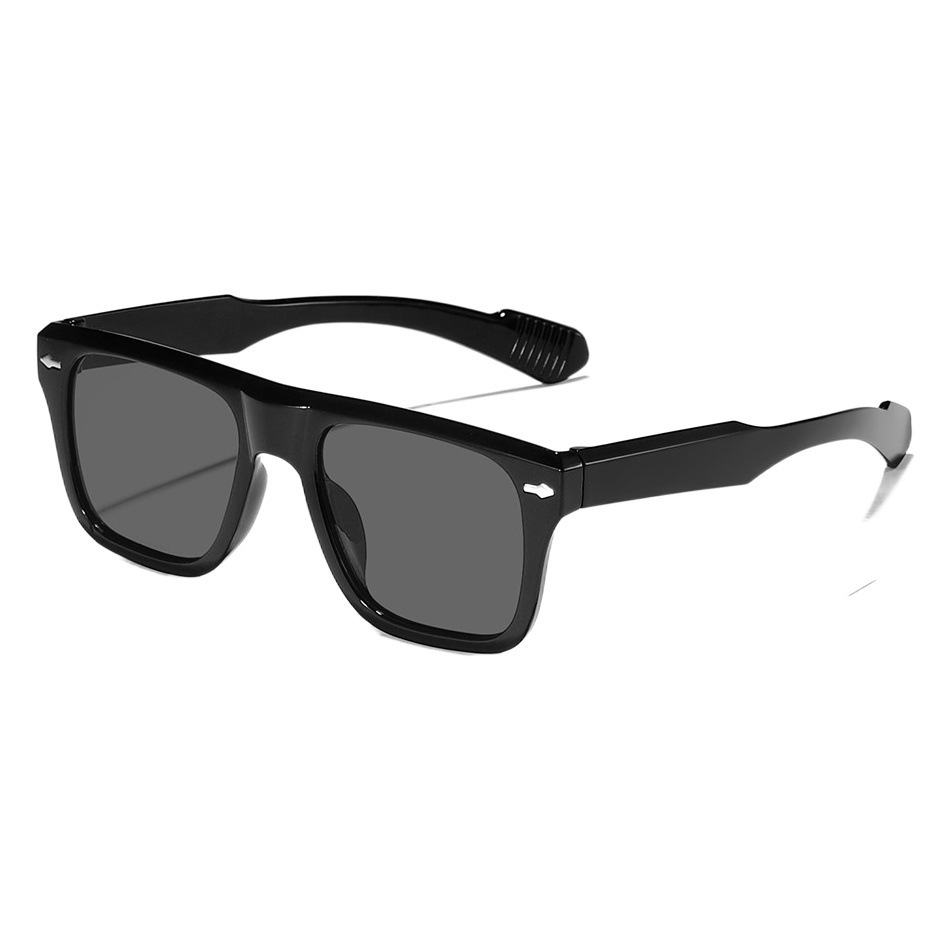 Nuevos hombres y mujeres de estilo europeo y americano elegante Marco de moda beige uñas llanura cara-mirando pequeña pasarela al aire libre sol protección sol