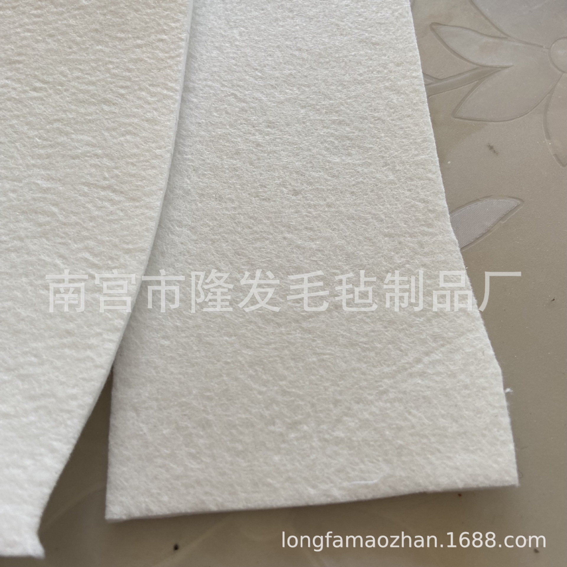 2毫米加硬白色毛毡 硬质针刺无纺布卷材 涤纶PET硬性复合针刺棉