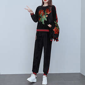 妈妈时尚套装金丝绒春秋运动服三件套阔太太洋气卫衣中老年女秋装