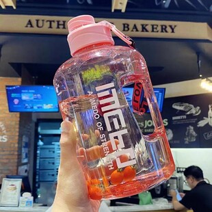 ������ˮ���п̶�2L���\�Ӵ�ˮ����y������ˮ��2000ml�ļ�ŮˮͰ