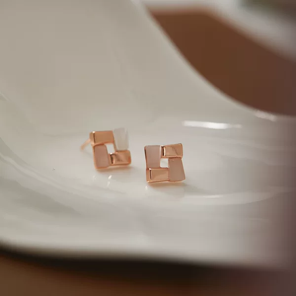 【Flowing Pink Light】Gentle and Subtle Rose Gold Cat Eye Diamond-Shaped Earrings, Studs, Ear Accessories, Silicone Ear Clips for Women
