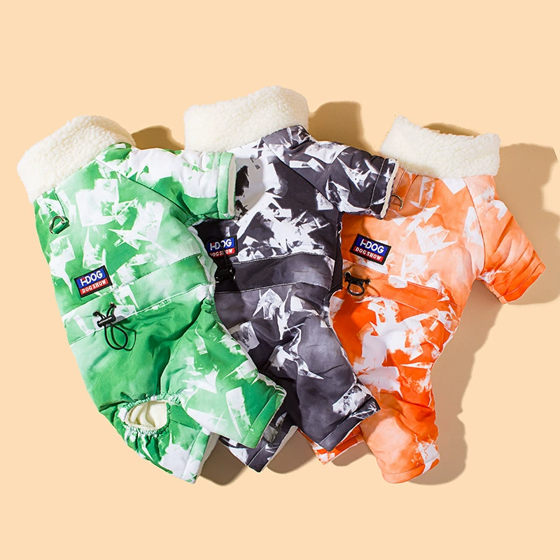 Зимой питомец хлопок утолщает четырехногую хлопчатобумажную одежду