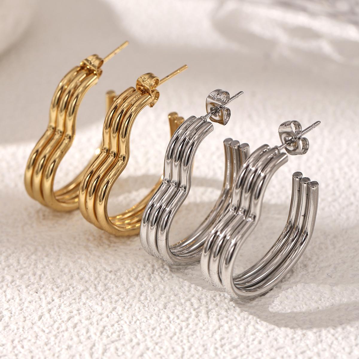 TENA estilo europeo y americano ligero lujo de alta sensación de acero inoxidable pendientes de acero de titanio de venta caliente transfronteriza anillo de amor para mujeres image 4
