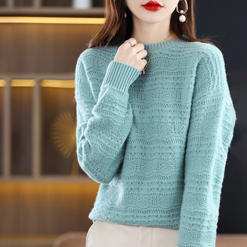 Autumn solid elegant woolen sweater with a round collar