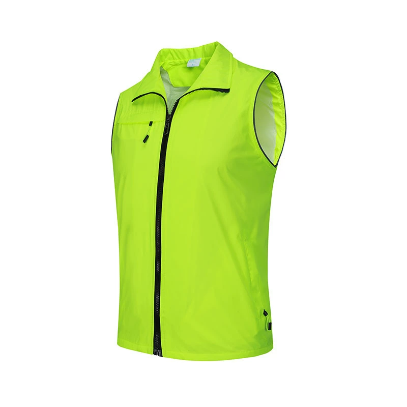 Фирменная жилетка с цветовыми блоками для рекламных и промоакций, рабочая одежда с сетчатыми и светоотражающими элементами, с возможностью нанесения логотипа.