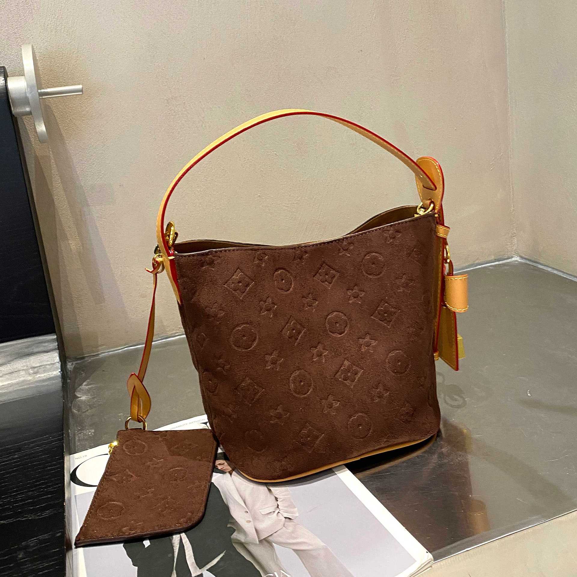 Túi bucket da mờ nữ phong cách thời trang, đeo vai đi làm hằng ngày — Cà phê, màu nâu chi tiết 16