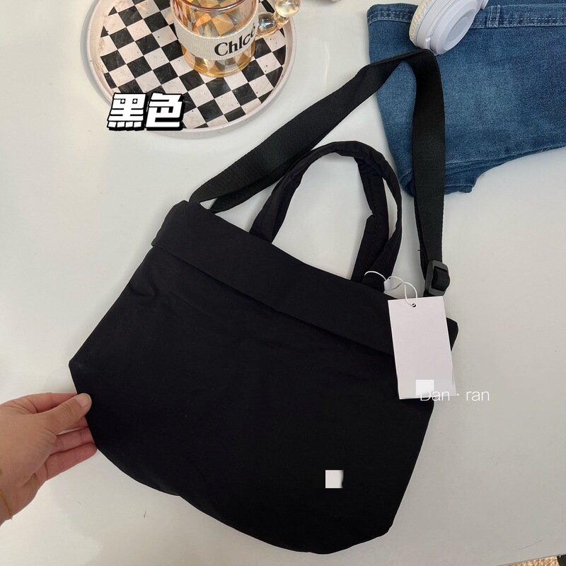 L家同モデルの四色の小さい方のカバンはファッション的なナイロンの斜めのショルダーバッグの女性のハンドバッグに合わせてカジュアルで軽いです。|undefined