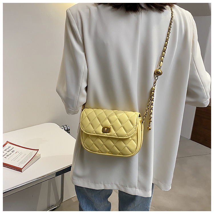 Fashion Rhombic Chain Solid Color Shoulder Messenger Small Square Bag display picture 5